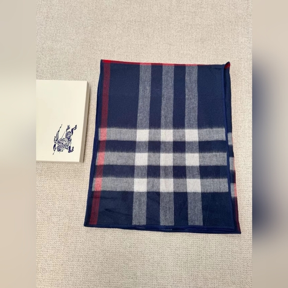 Burberry Blue Reversible Check Cape - Picture 4 of 9